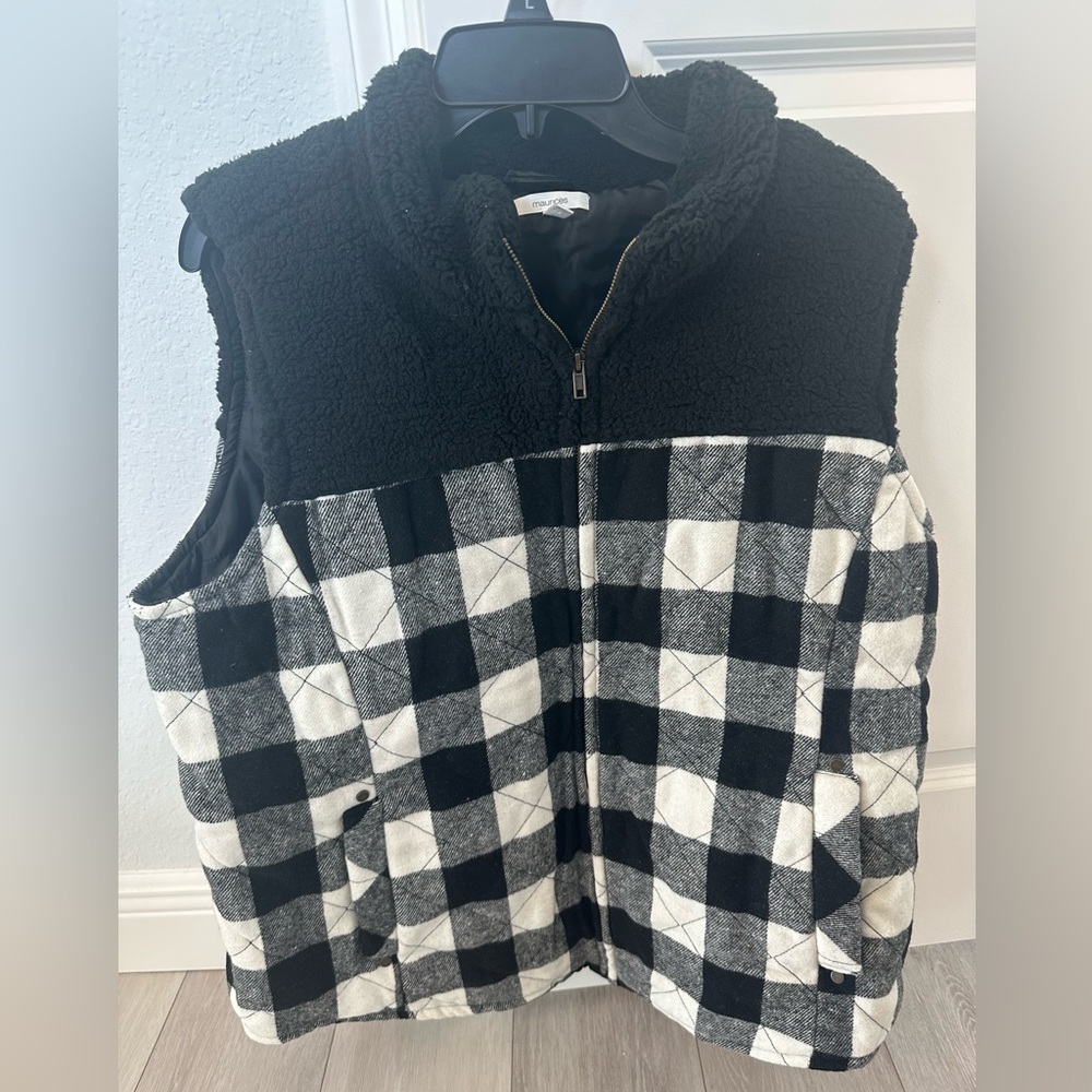 Women’s black and white checkered vest jacket